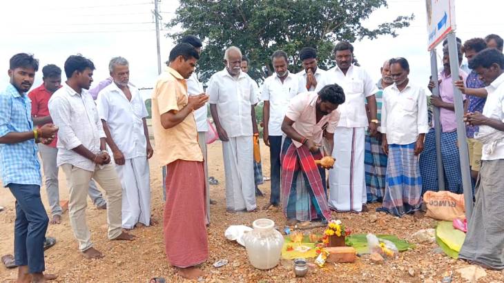 ரூ 6 லட்சம் மதிப்பில்  புதிய பேருந்து  நிழற்குடை கட்டும் பணி!