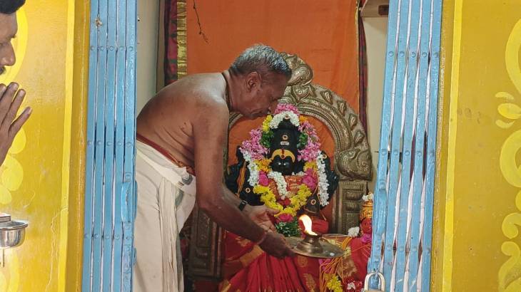  முத்துமாரியம்மன் கோவிலில் தீபாவளி  சிறப்பு பூஜை!