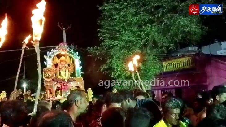 மின் ஒலி அலங்காரத்தில் வீதி உலா வந்த முத்தாலம்மன்!