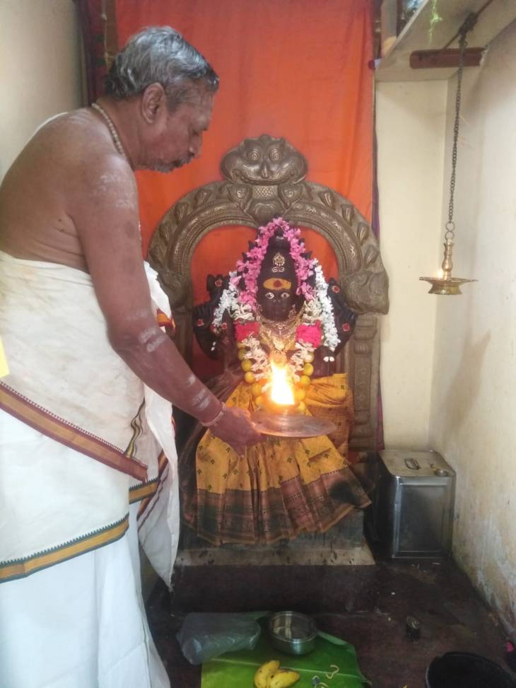 முத்துமாரியம்மன் கோவிலில் திரு கார்த்திகையை முன்னிட்டு சிறப்பு பூஜை!