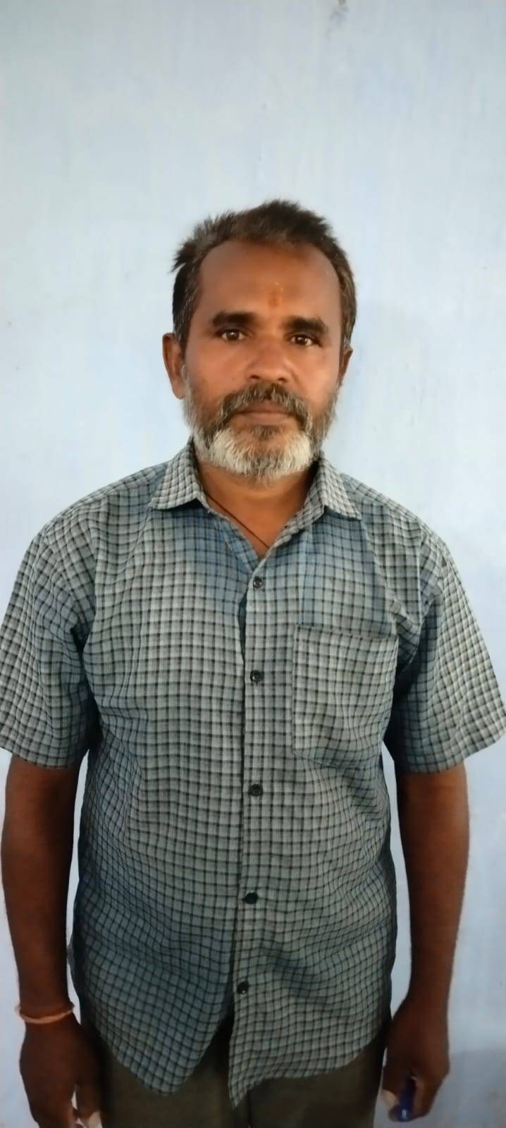 புகையிலைப் பொருட்களை இருசக்கர வாகனத்தில் கடத்தியவர் கைது.