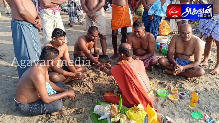சிப்பிக்குளம் தீர்த்தக்கரையில் தை அமாவாசையை முன்னிட்டு முன்னோர்களுக்கு தர்பணம் 