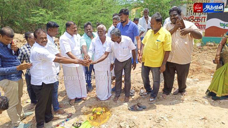  புதிய பயணியர் நிழற்குடை அமைக்கும் பணியை எம்எல்ஏ மார்க்கண்டேயன் தொடங்கி வைத்தார்.