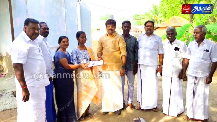 மாநிலத்தில் முதலிடம் பிடித்த மாணவிக்கு பொன்னாடை போர்த்தி ரூ.50 ஆயிரம் ஊக்கத்தொகை வழங்கிய இராமநாதபுரம் MLA!
