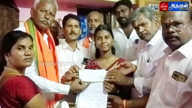கமுதி மாணவிக்கு பாஜக அண்ணாமலை ரூ.25 ஆயிரம் வழங்கி வாழ்த்து மடல்!

