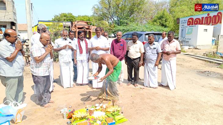 ரூ.160.33- லட்சங்கள்  மதிப்பீட்டில் புதிய சாலைகள் அமைக்கும் பணியை MLA மார்கண்டேயன் தொடங்கி வைத்தார்.