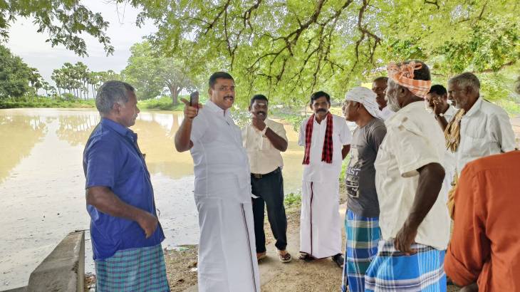 குளங்களில் நீர் நிரம்பி வரும் நிலையில் மதகுகளை MLAமார்கண்டேயன் பார்வையிட்டு ஆய்வு! 